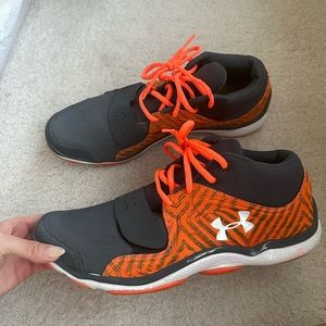 Men’s Under Armour Shoes Grey Orange Size 10.5